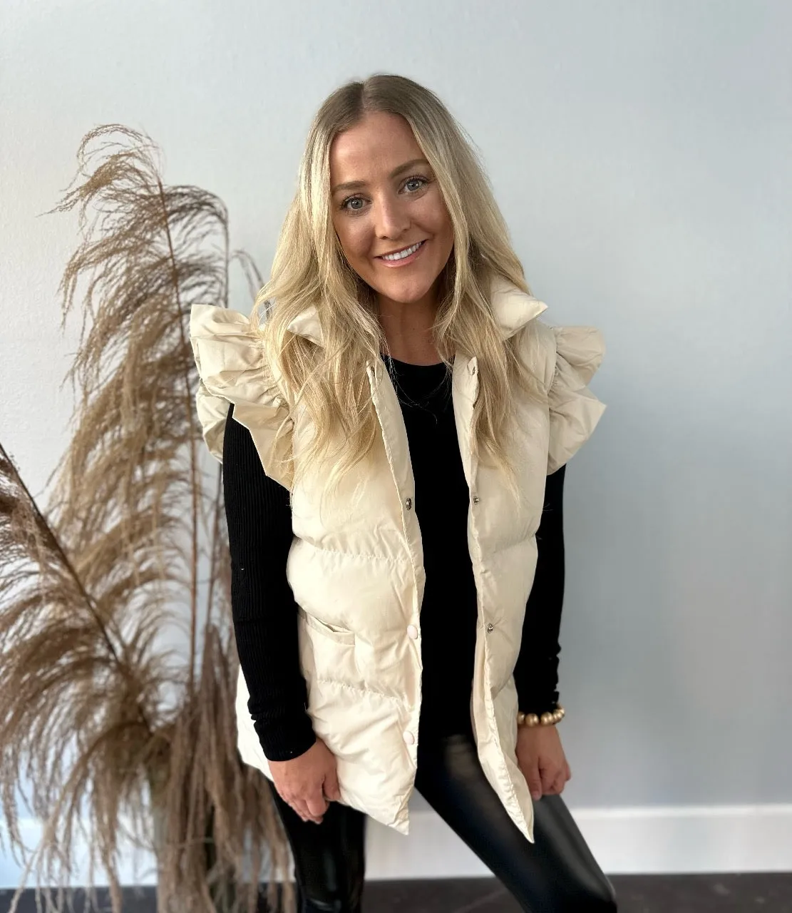 PUFFER VEST W/RUFFLE CAP SLEEVE (4 DIFFERENT COLORS)