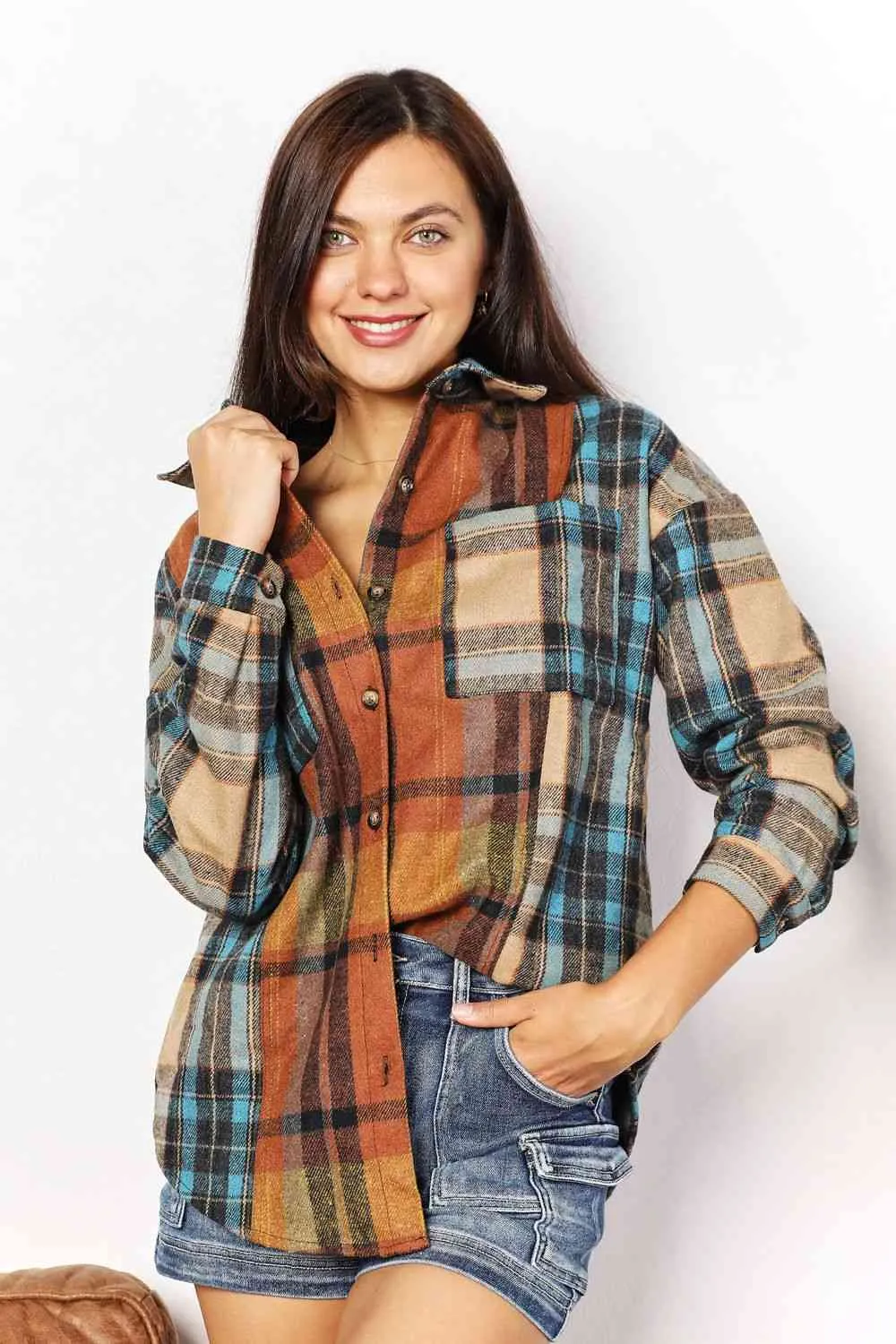 women's Plaid Curved Hem Shirt Jacket with Breast Pockets