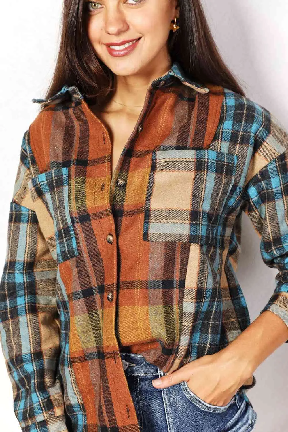 women's Plaid Curved Hem Shirt Jacket with Breast Pockets